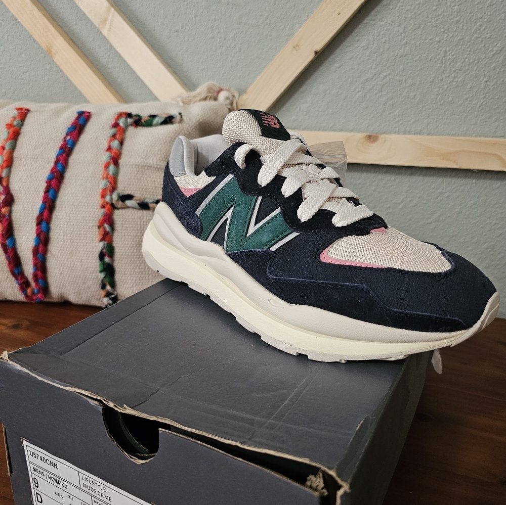 New Balnce 57/40 - mens size 9 but would work for women style - Picture 3 of 3